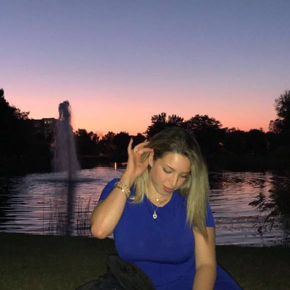 Meet your Posher, Lynda - Picture 1 of 1